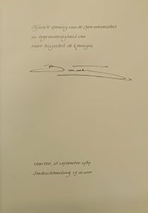 Handtekening van Beatrix in het voor de opening gebruikte receptieboek.